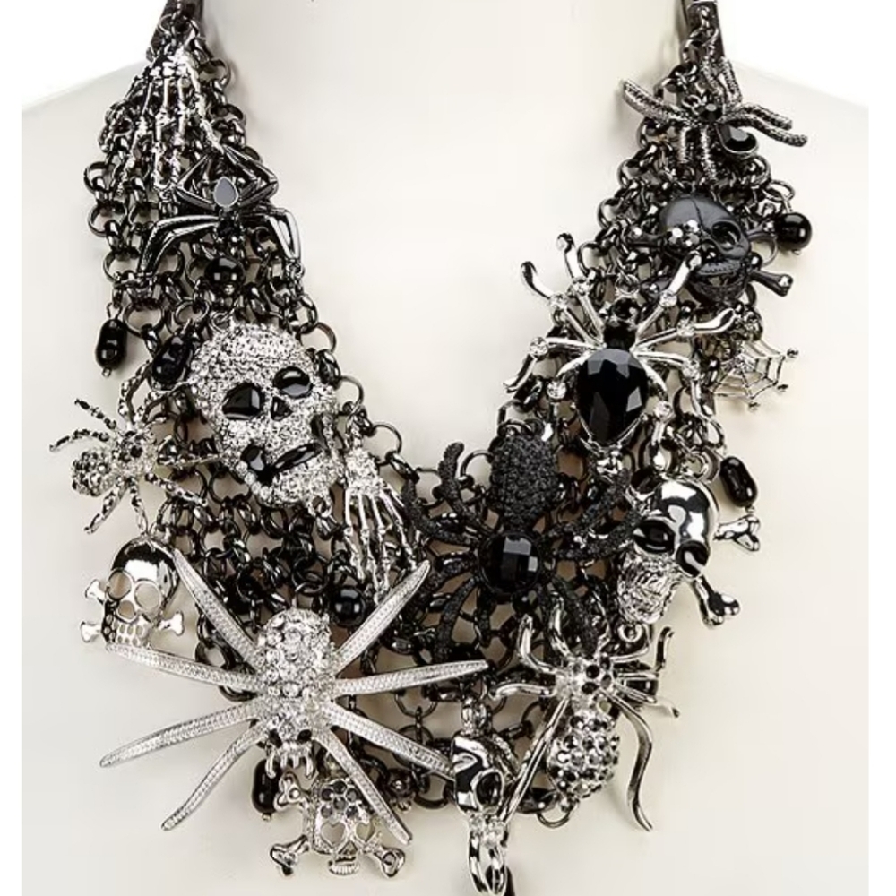Natasha skull spider mesh necklace